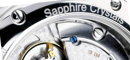 saffier glas horloge banner voor blogpost over de verschillen tussen saffier en mineraal glas