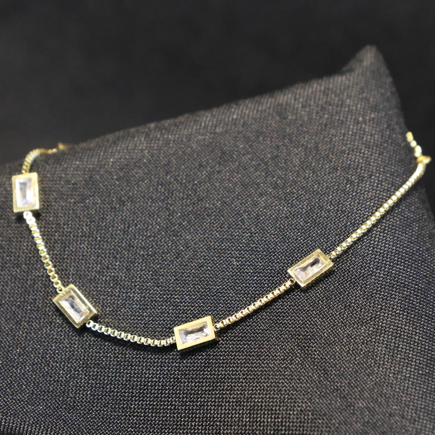 Semi-precious stone necklace combination chalcedony-rock crystal-agate-lapis lazula with silver clasp
