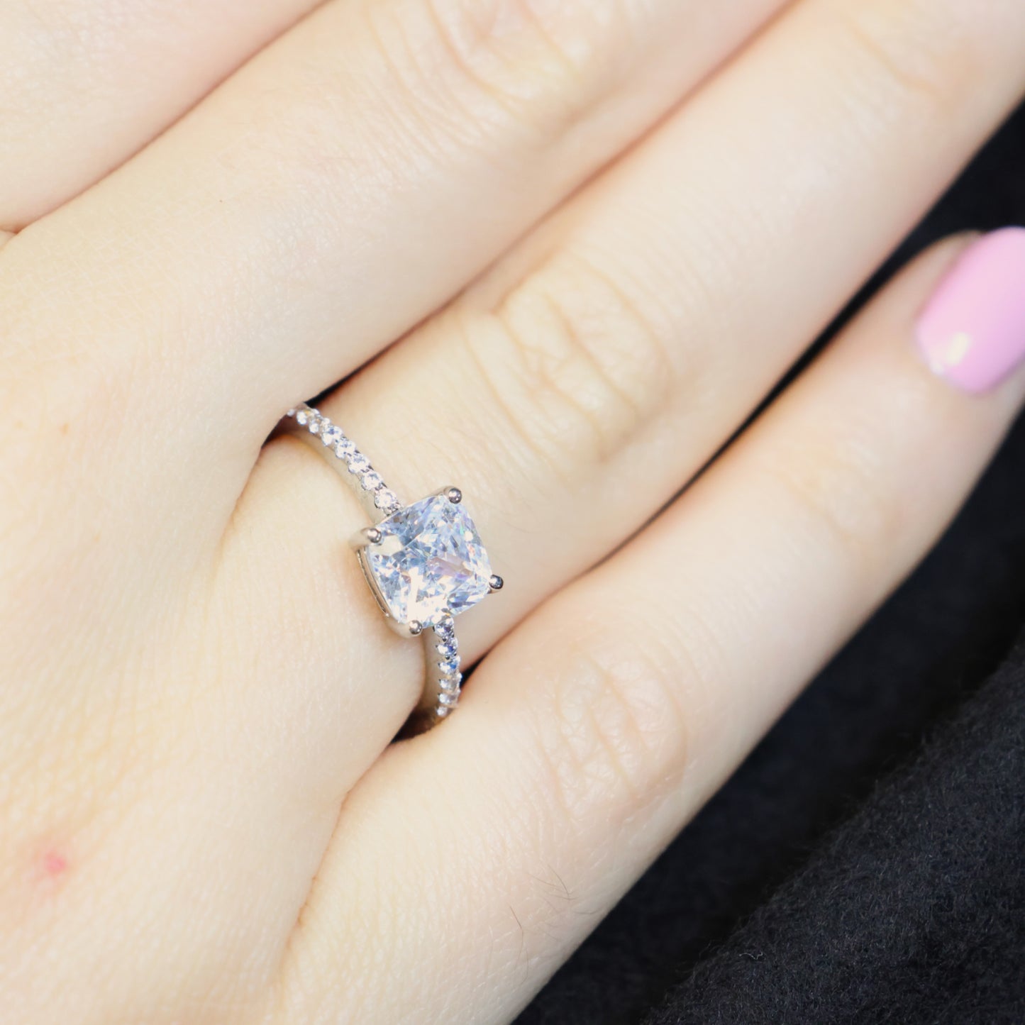 Naiomy Silver zilveren Ring met vierkante zirconia steen N2O64