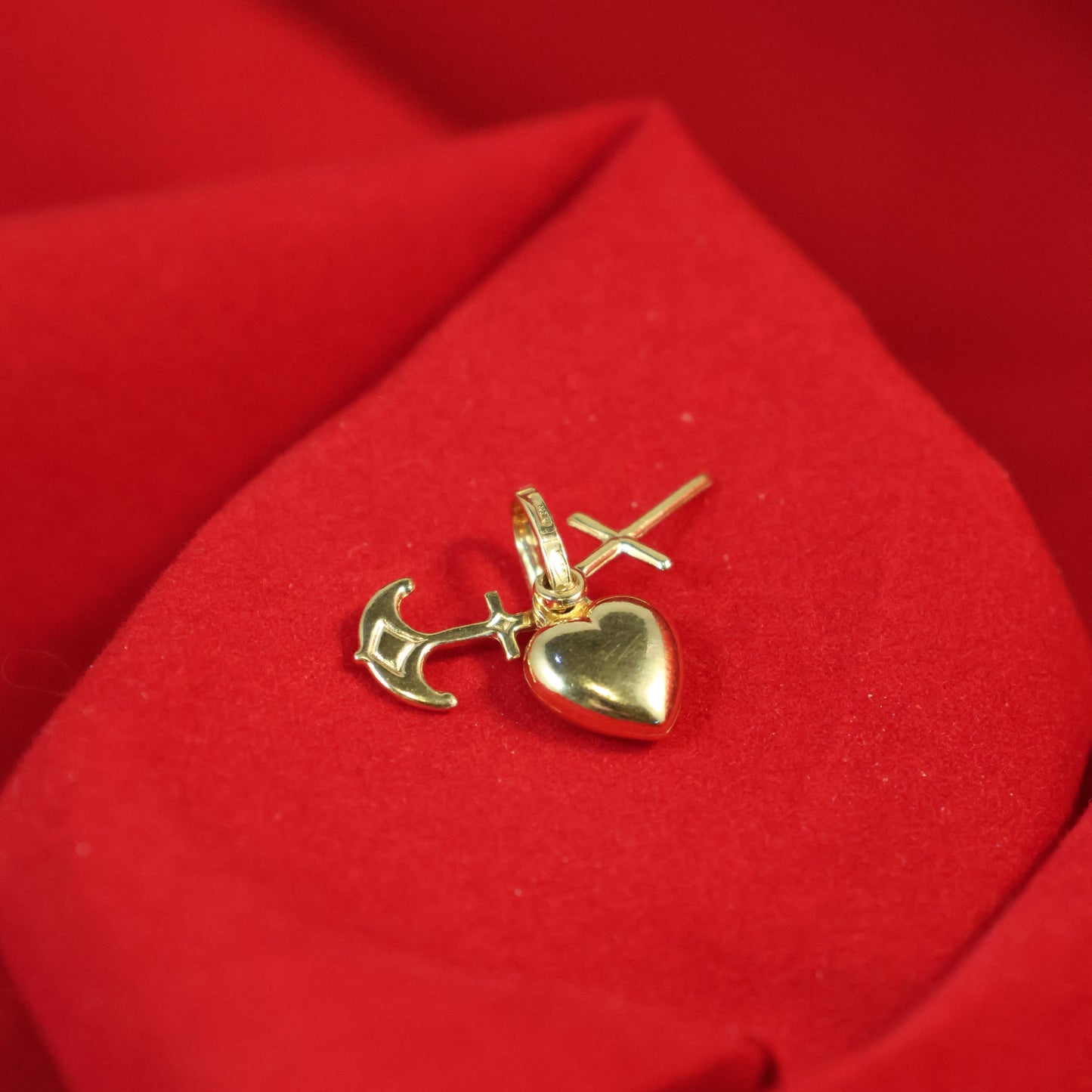 18KT geel gouden geloof, hoop en liefde hanger 134-E.F.CH