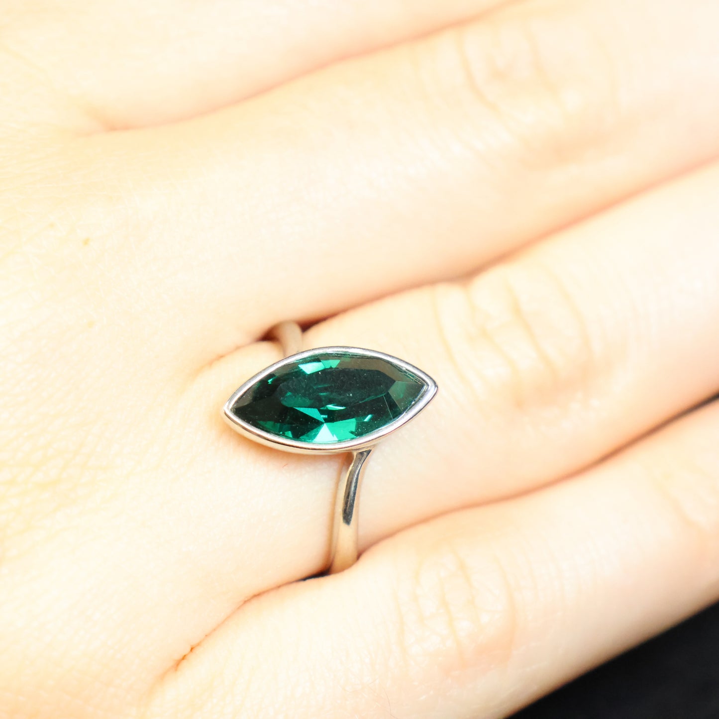 Spark zilveren ring met groene Swarovski kristal P422815EM