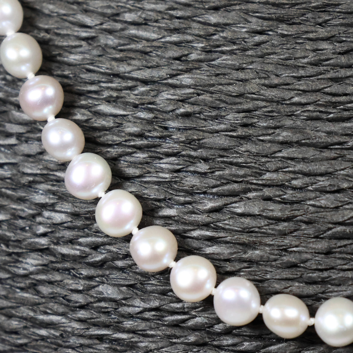 Parelketting 47cm 18 karaat wit gouden hartje slot 6mm zoetwaterparel