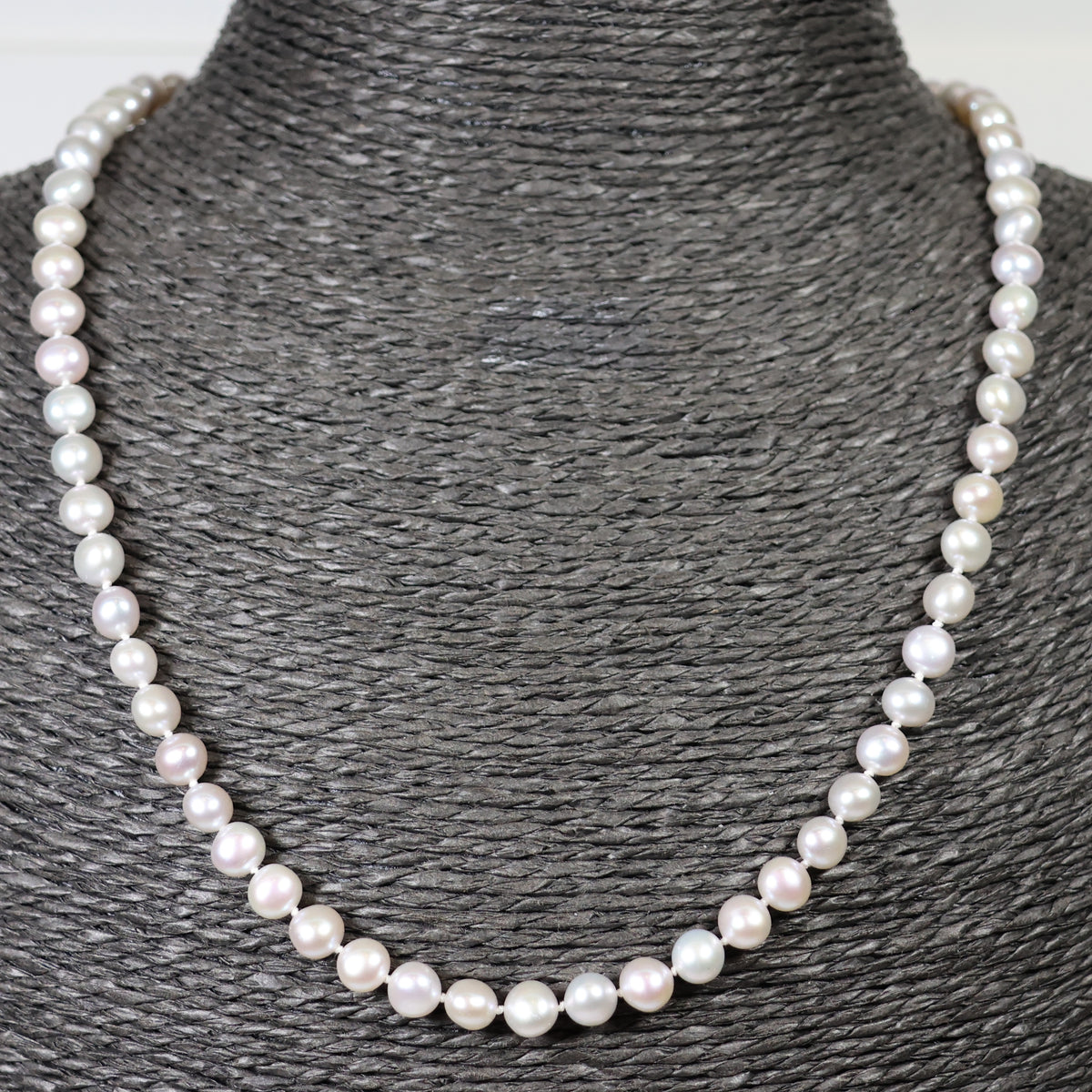 Parelketting 47cm 18 karaat wit gouden hartje slot 6mm zoetwaterparel