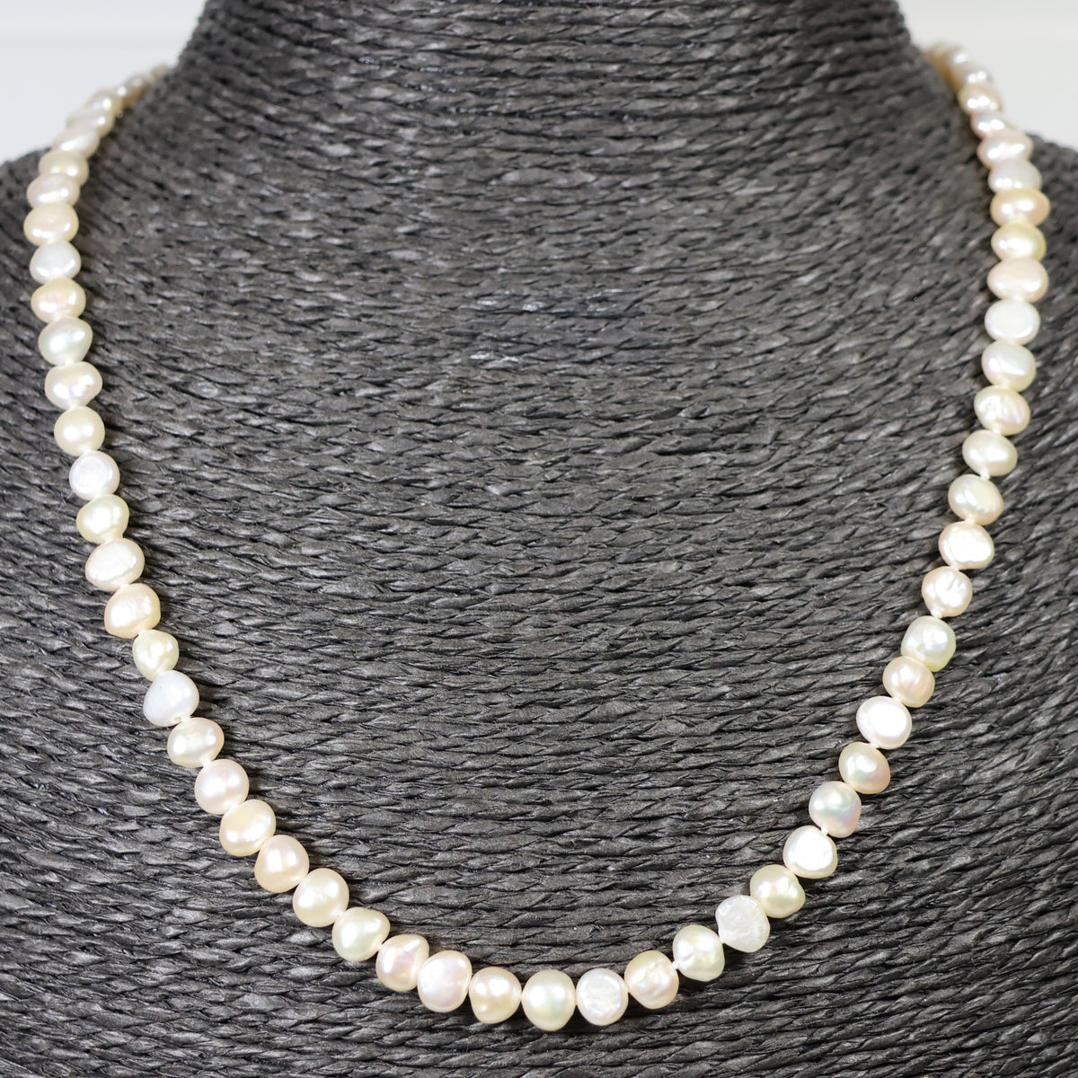 Parelketting 46cm 18 karaat gouden slot 6mm creme zoetwaterparel