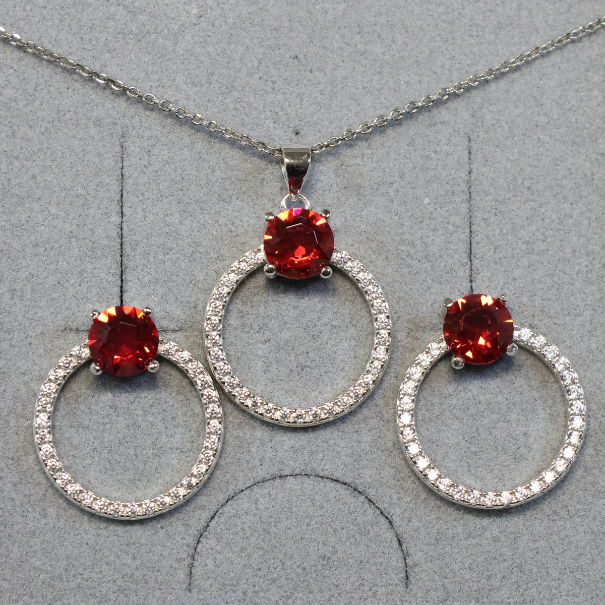 Spark zilveren oorbellen met rode Swarovski kristallen KPC1088SS29SC