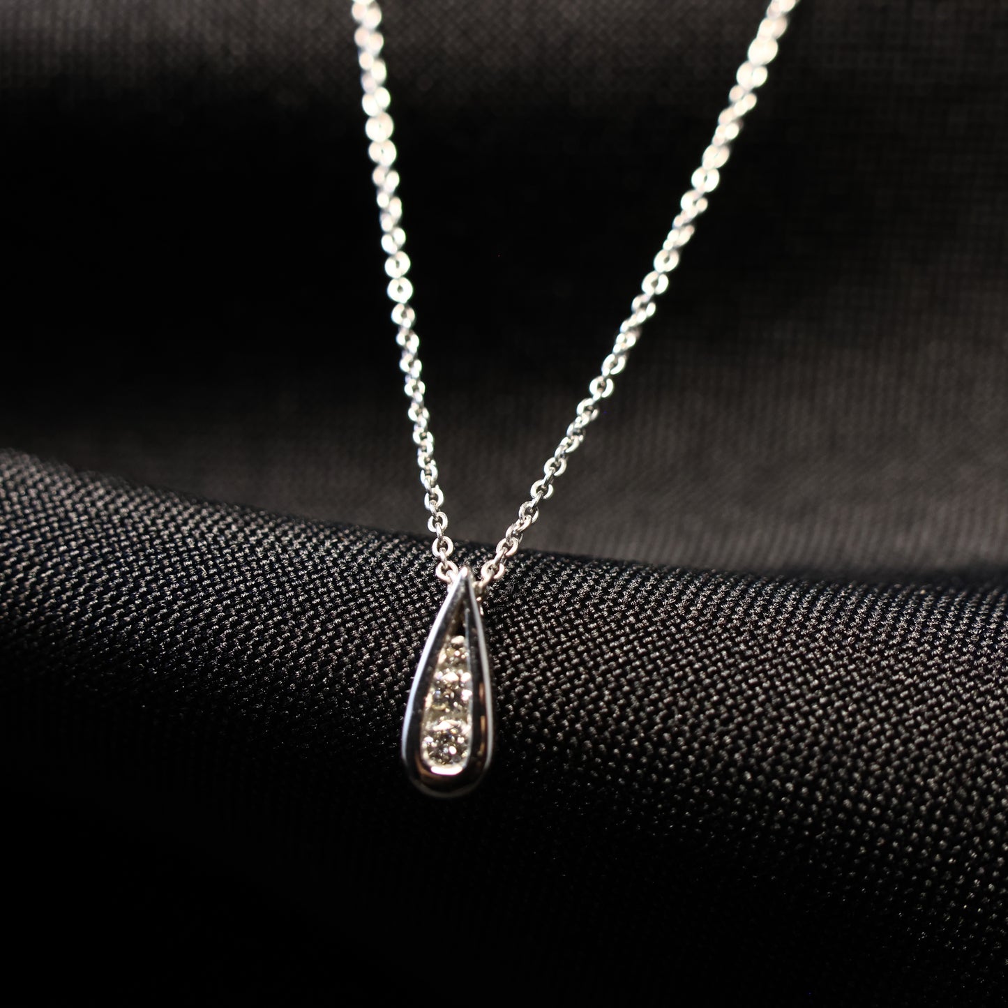 Wit gouden ketting met tussenstuk met briljant 061618A