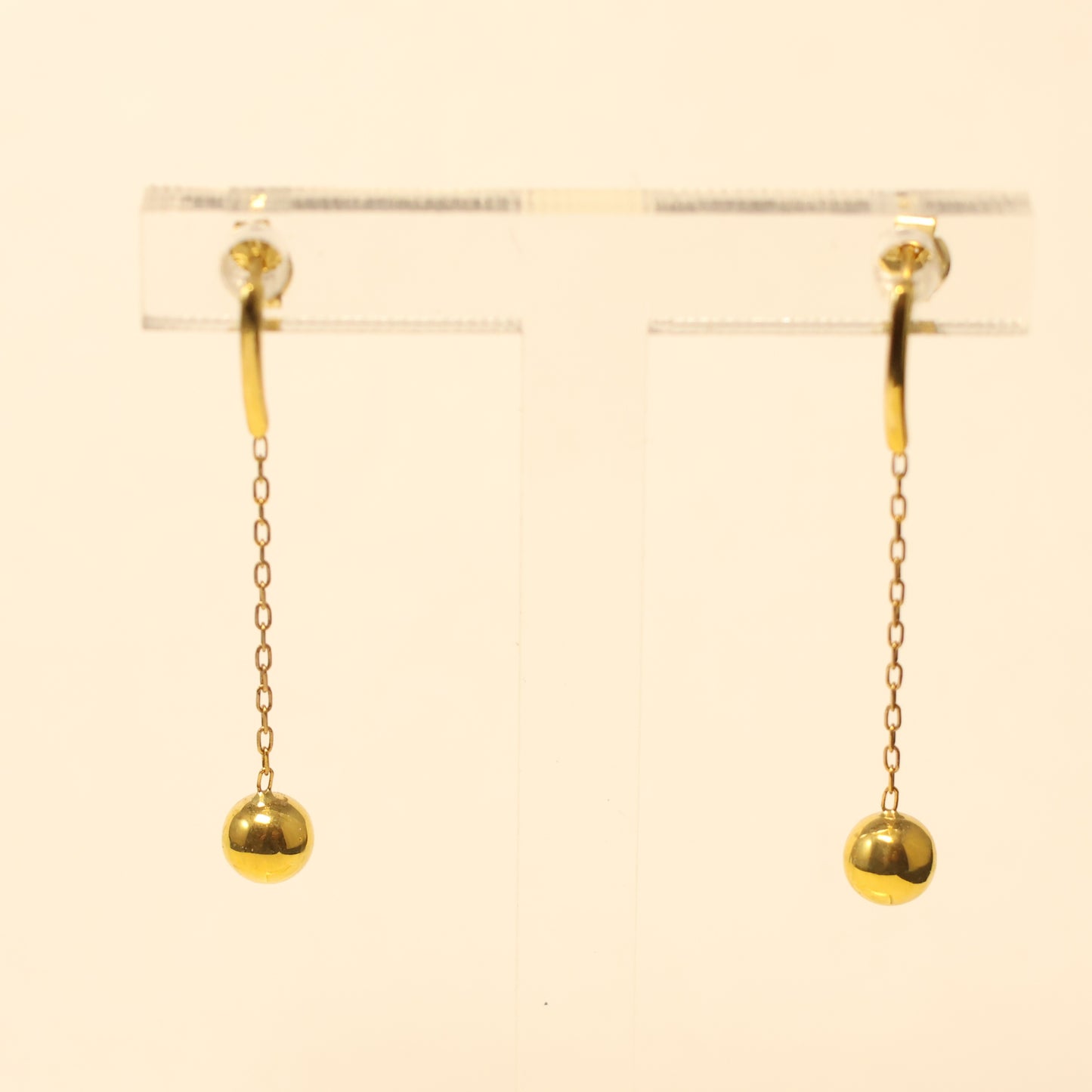 18KT gouden balletjes hangoorbellen 060259