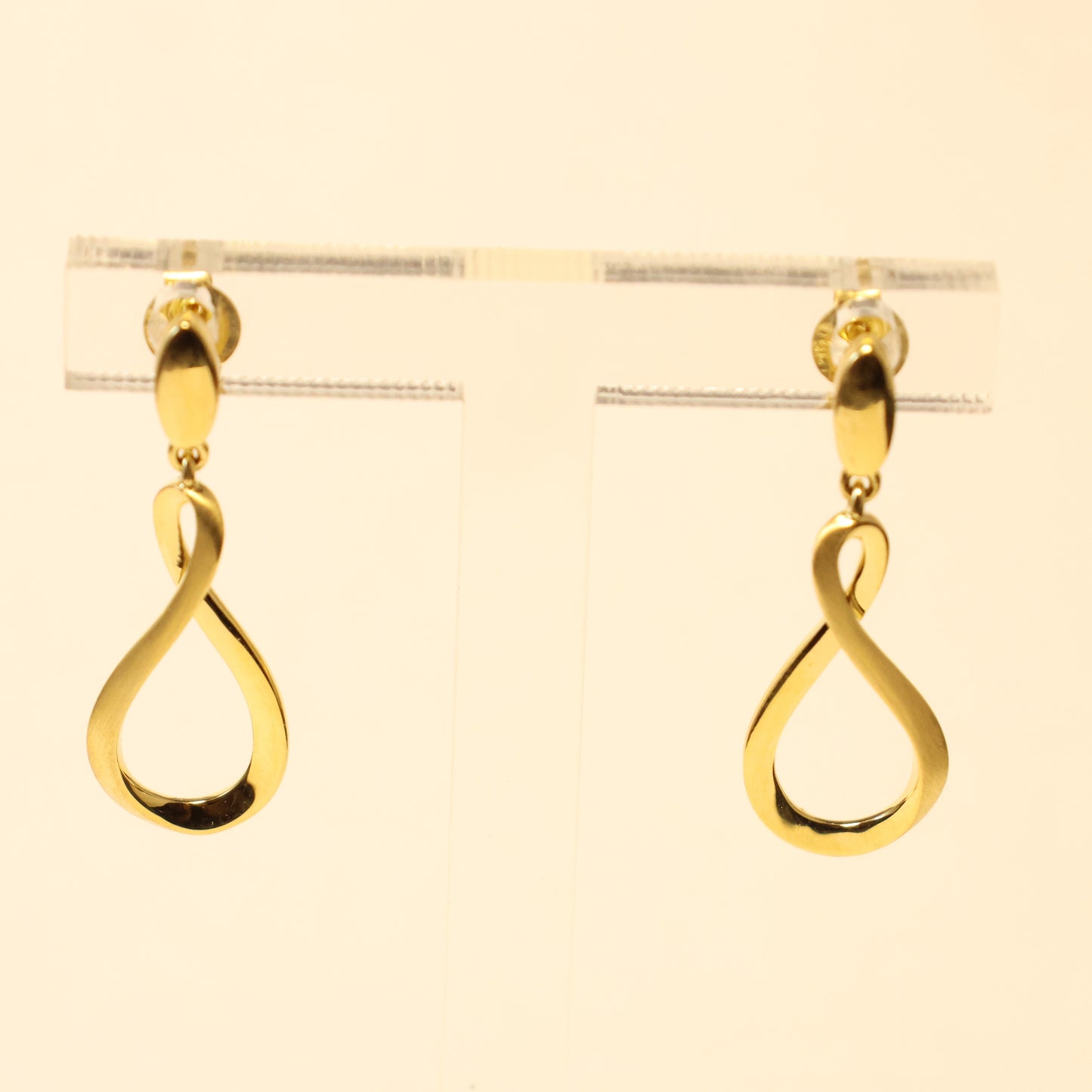18KT gouden hangoorbellen 068239