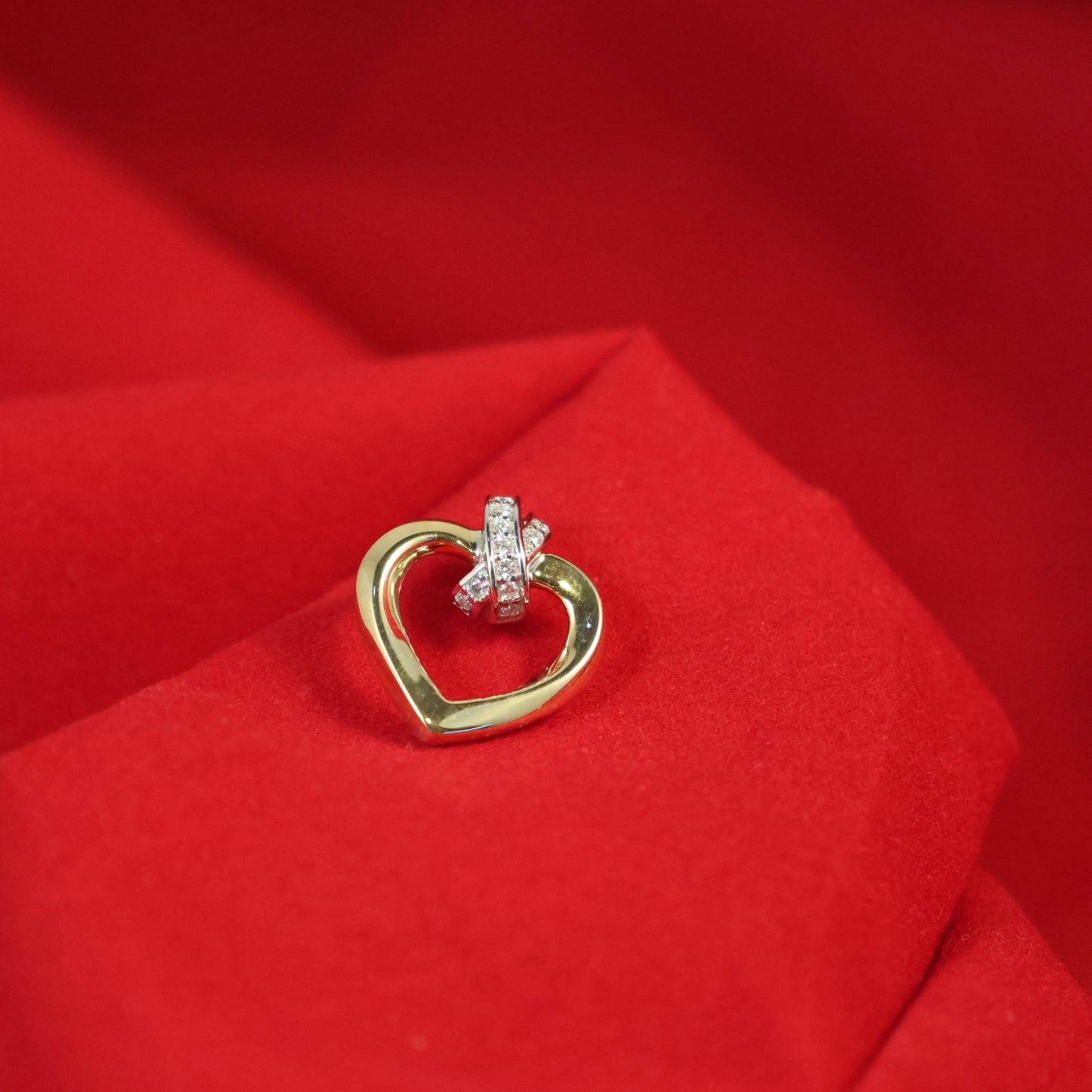 18KT yellow gold open heart pendant with brilliant 068266A