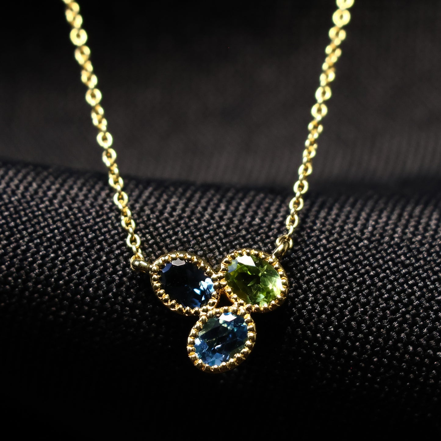 18karaat geel gouden ketting met tussenstuk met kleurstenen 067528/3K