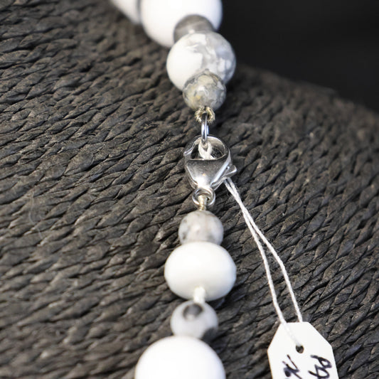 Magnesiet, Cacholong en Picas Jaspis Halssnoer met zilveren slot