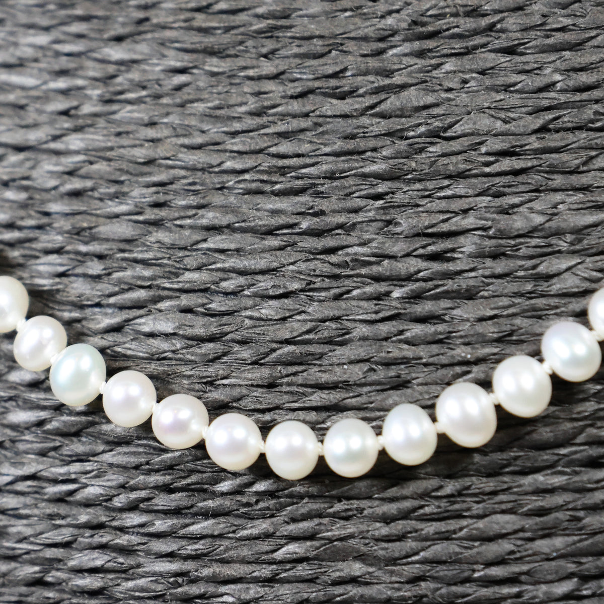 Parelketting 46cm 4mm zoetwaterparel zilveren slot