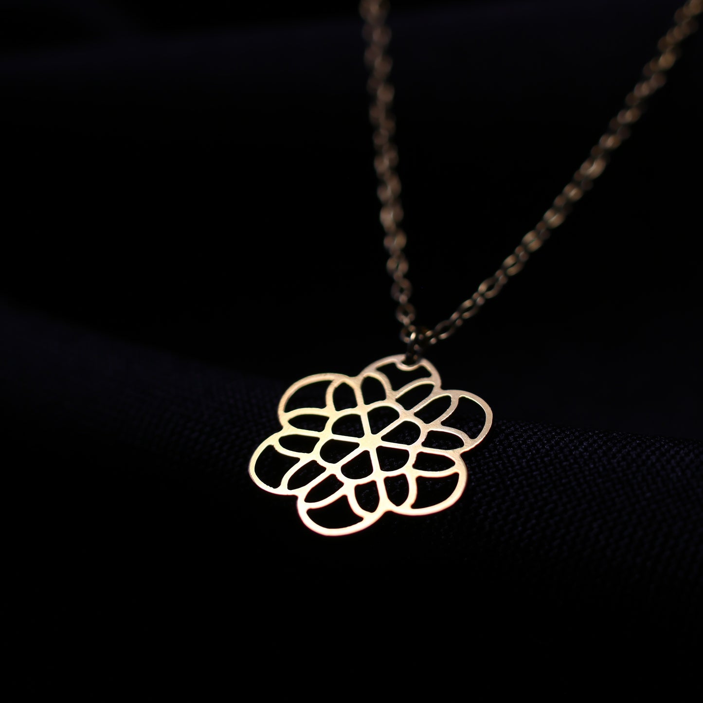 18kt geel gouden ketting met bloemvormige hanger 065669/42
