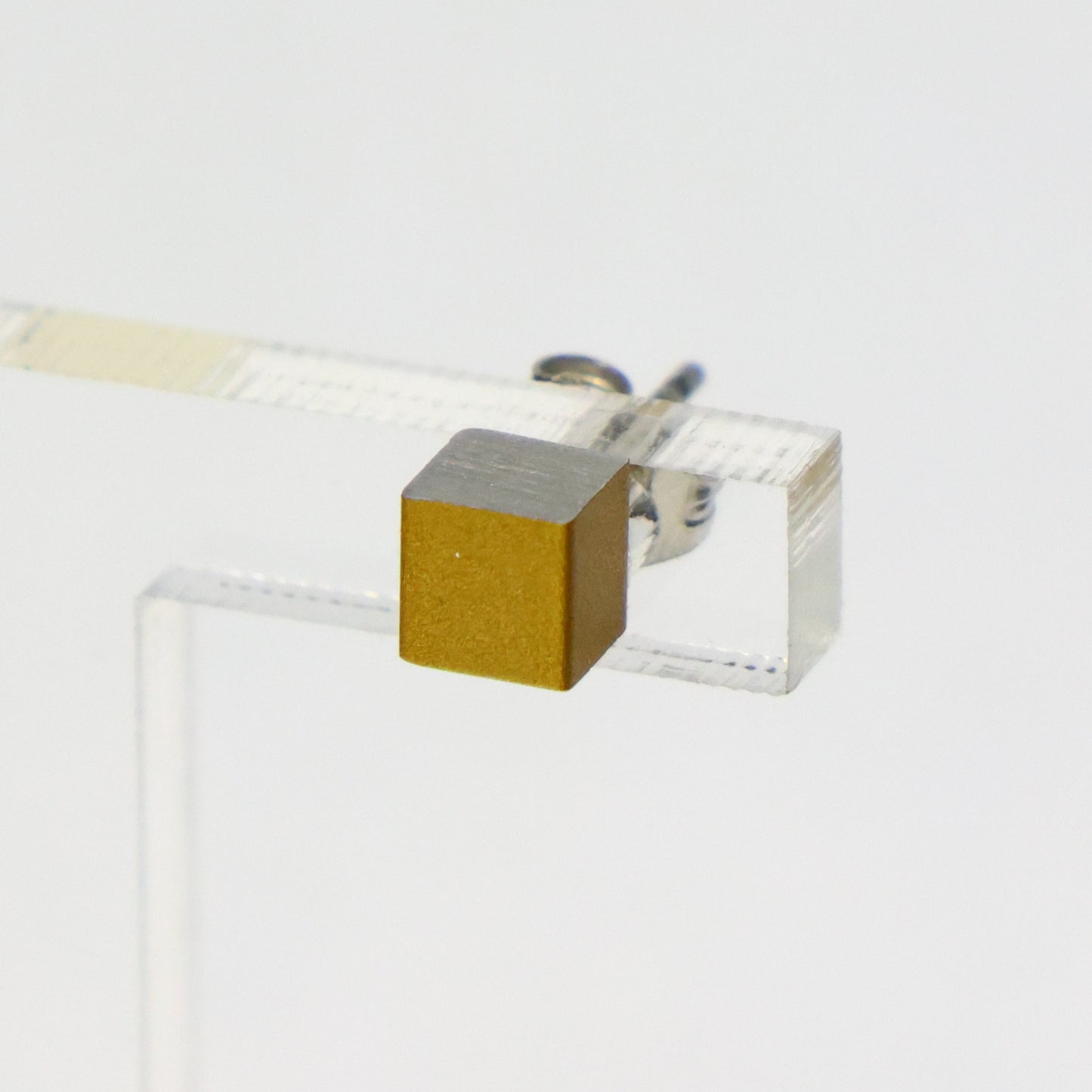 CLIC oorbellen gouden kubus