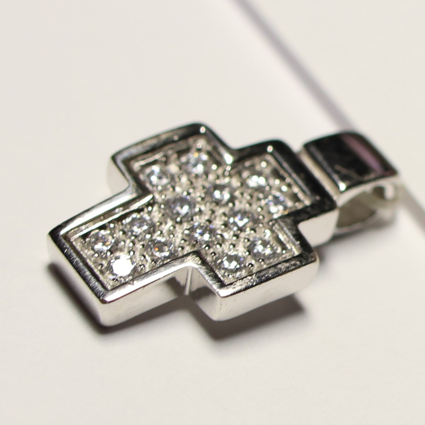 Zilveren dik kruis hanger zirconium