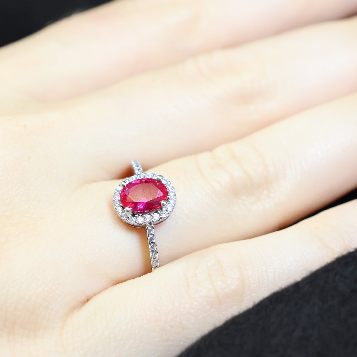 Naiomy Silver zilveren ring met Rode steen N8C27