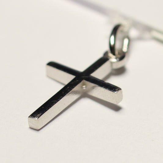 Zilveren klein kruis hanger 15mm