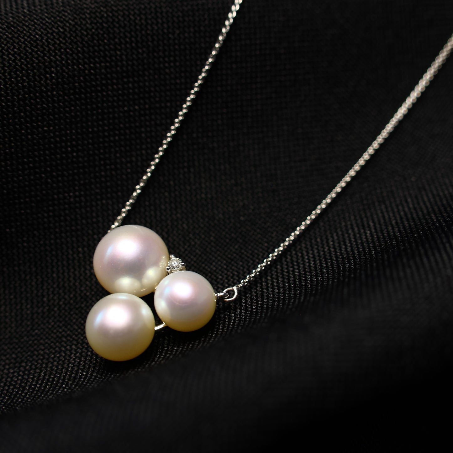 Wit gouden ketting met tussenstuk met briljant en zoetwaterparels 057831PA
