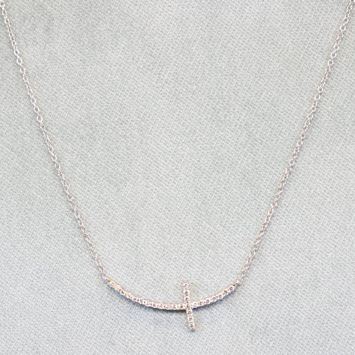 Naiomy Moments zilveren Halsketting met Kruis tussenstuk B4A14