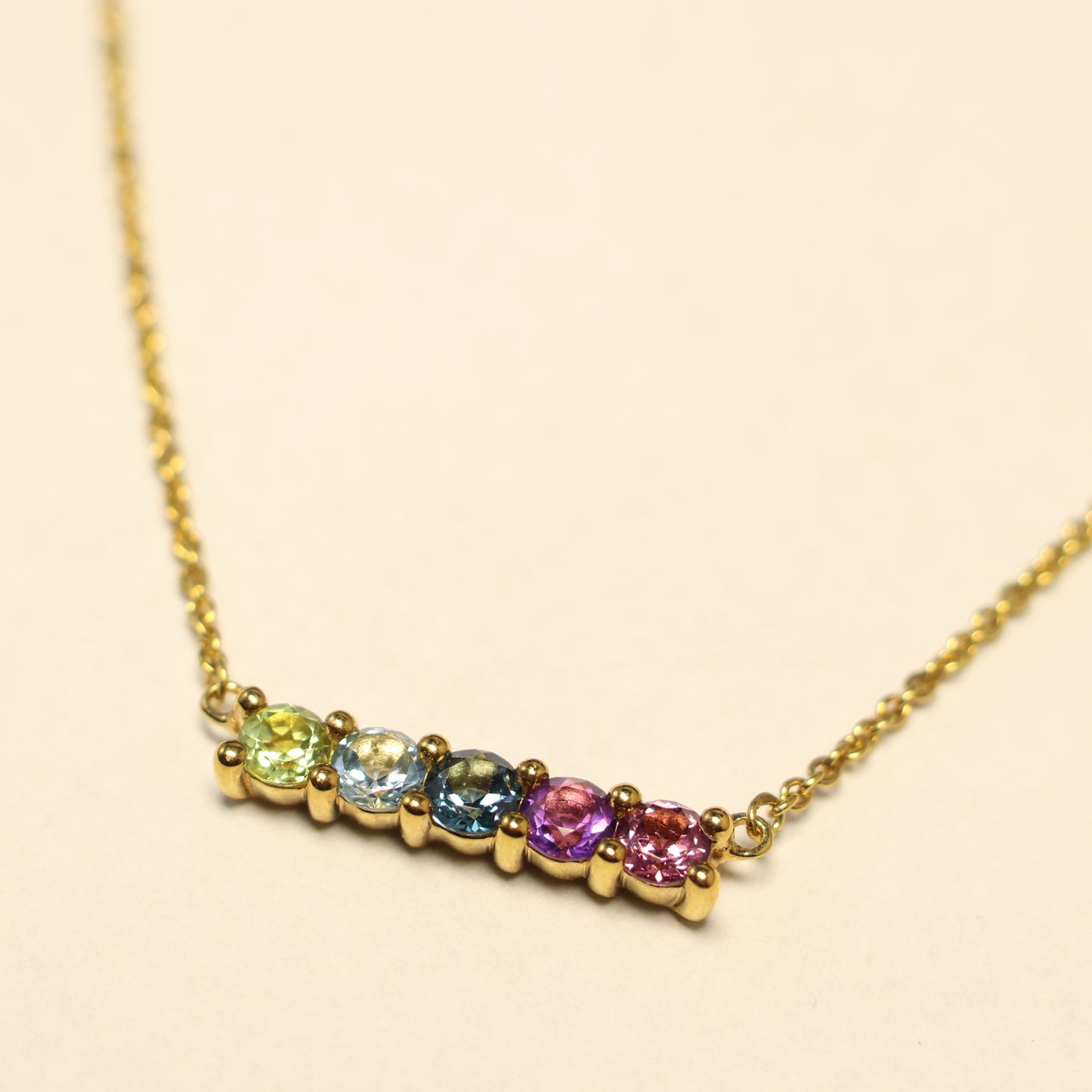 18 karaat geel gouden ketting met tussenstuk met kleurstenen 067293/5K