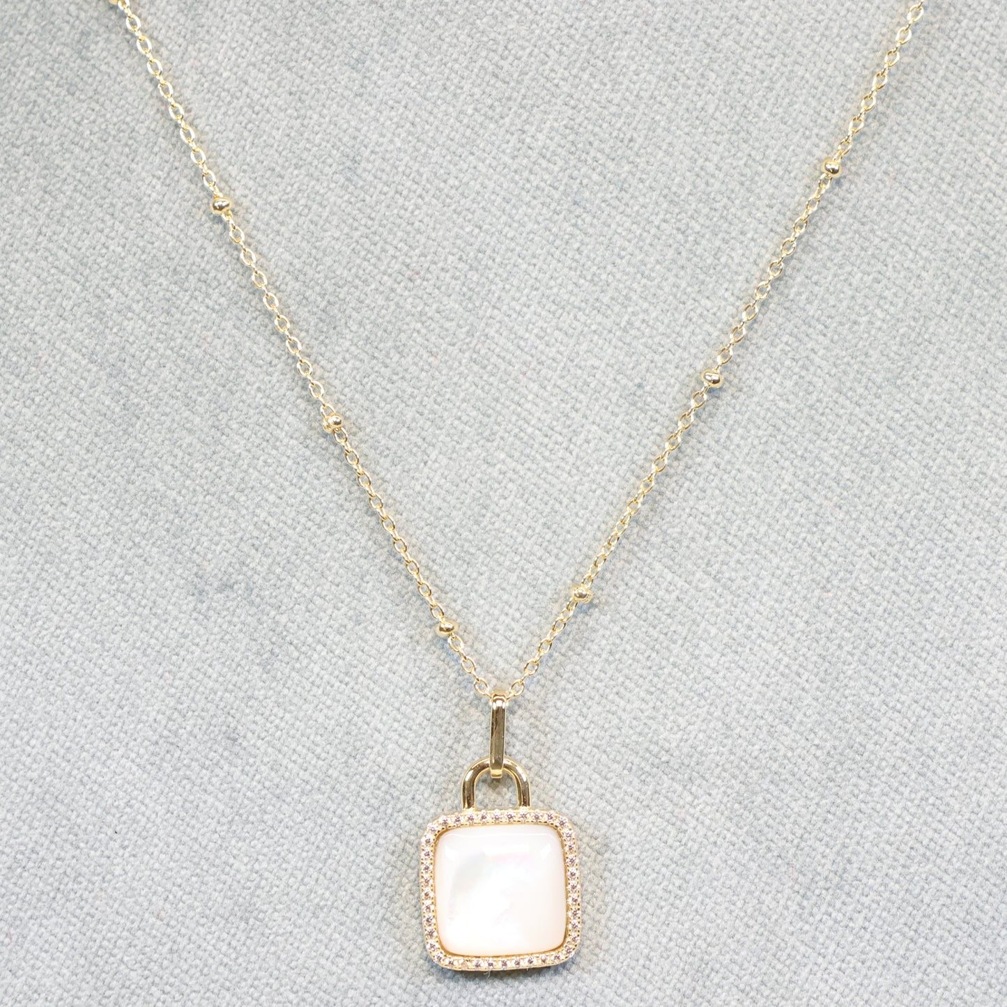 Naiomy Silver vergulde ketting met hanger met parelmoer N5I52