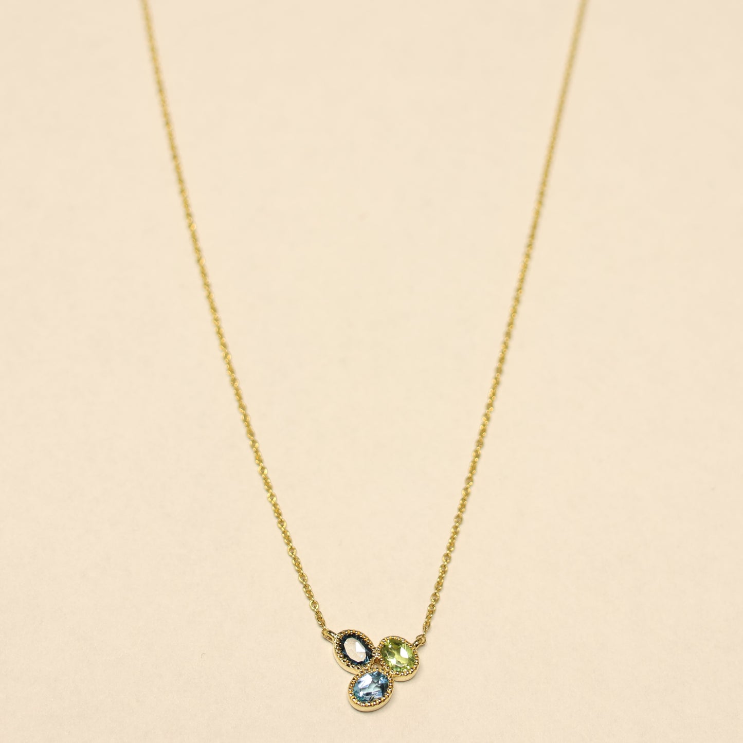 18karaat geel gouden ketting met tussenstuk met kleurstenen 067528/3K