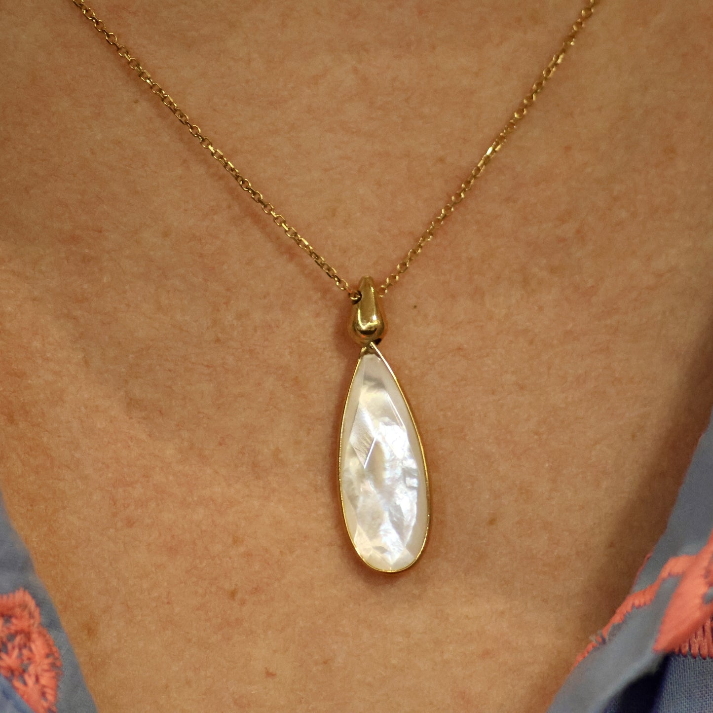 18KT geel gouden ketting met hanger met parelmoer 061964N