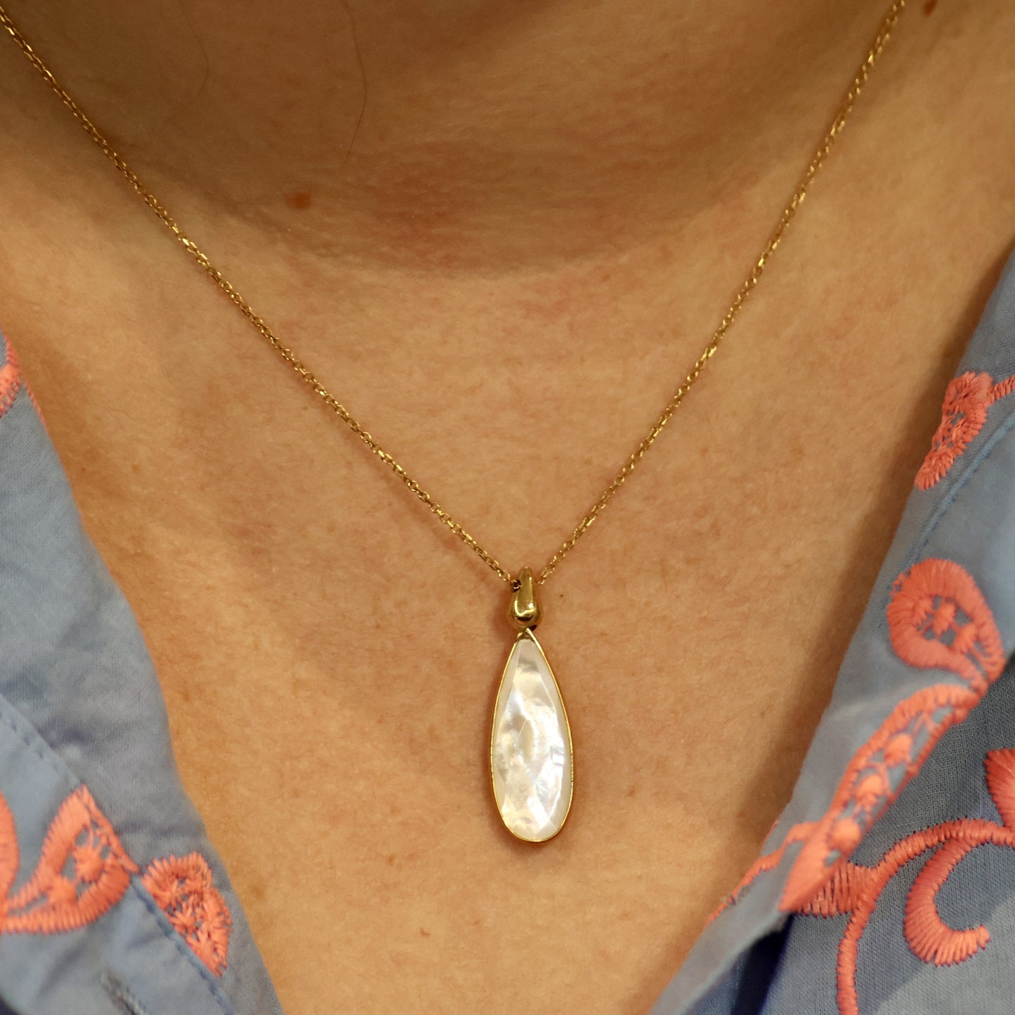 18KT geel gouden ketting met hanger met parelmoer 061964N