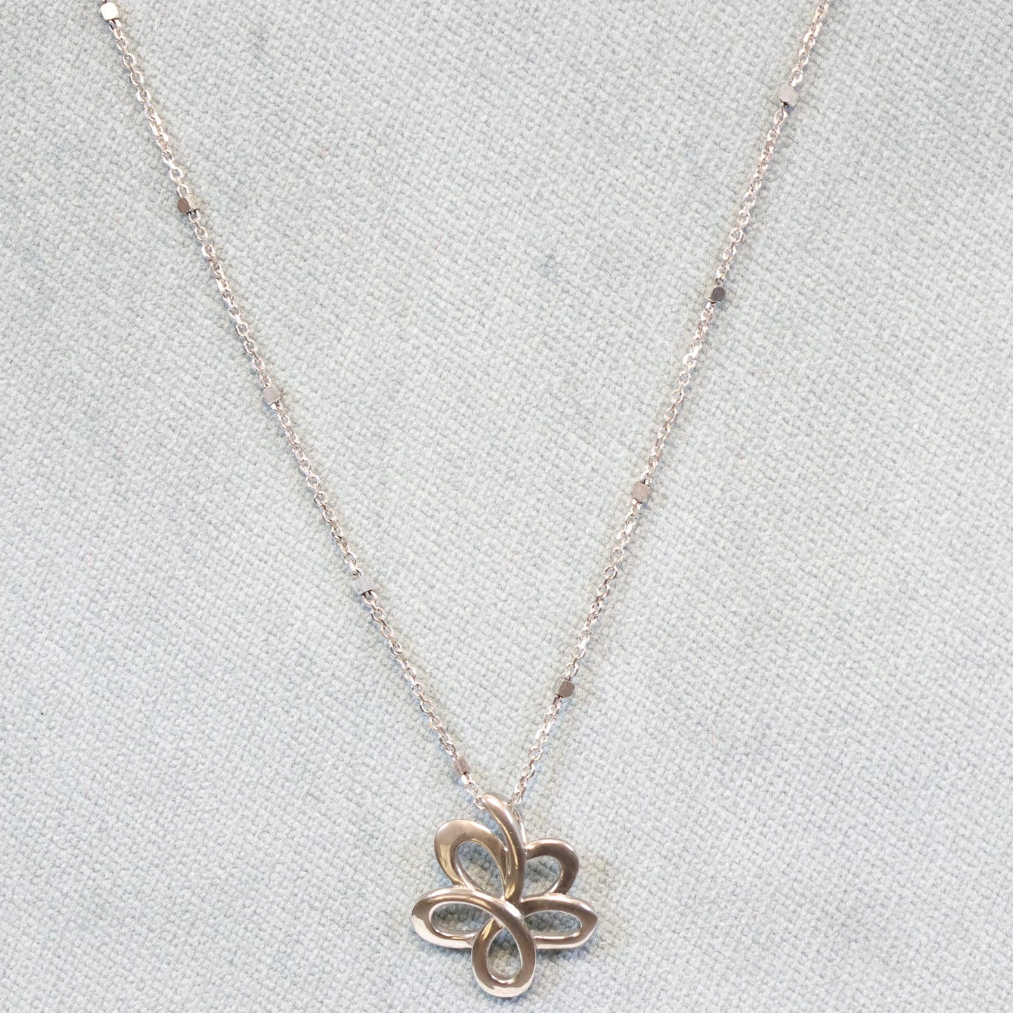 Naiomy Moments zilveren Halsketting met Bloem hanger B5D02