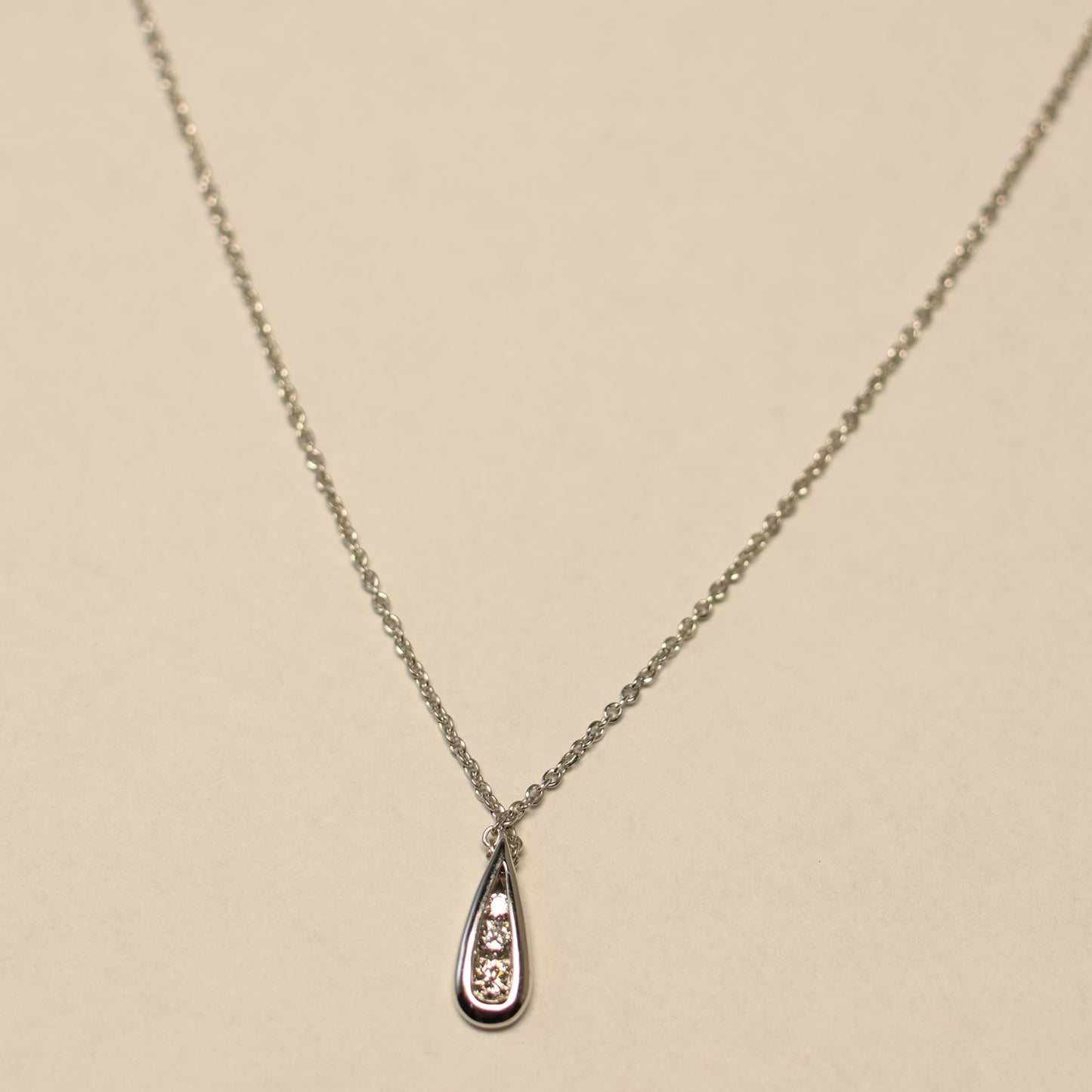 Wit gouden ketting met tussenstuk met briljant 061618A