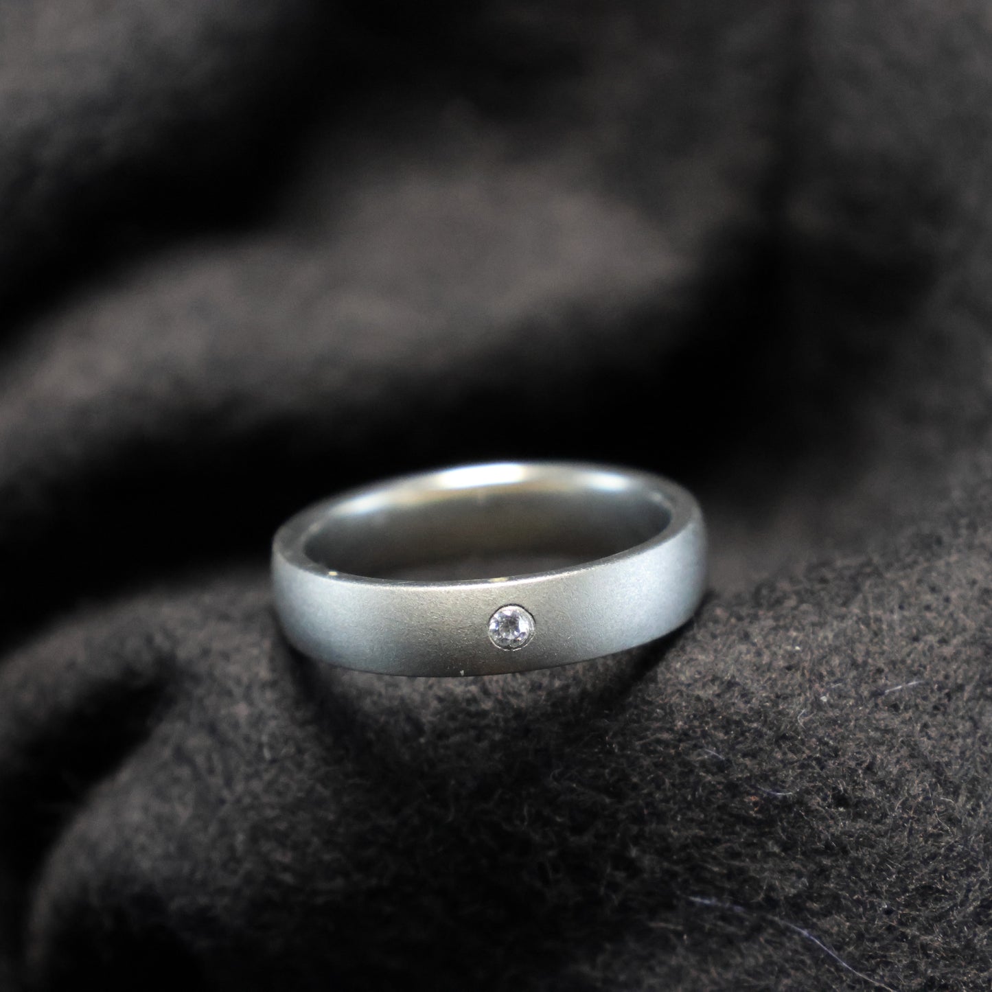 Outlet Titanium ring met zirconia maat: 60