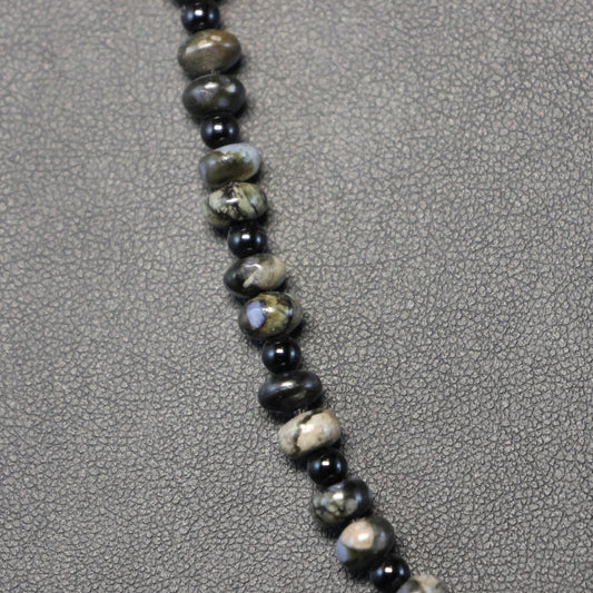 Rhyoliet en Onyx Halssnoer met zilveren slot