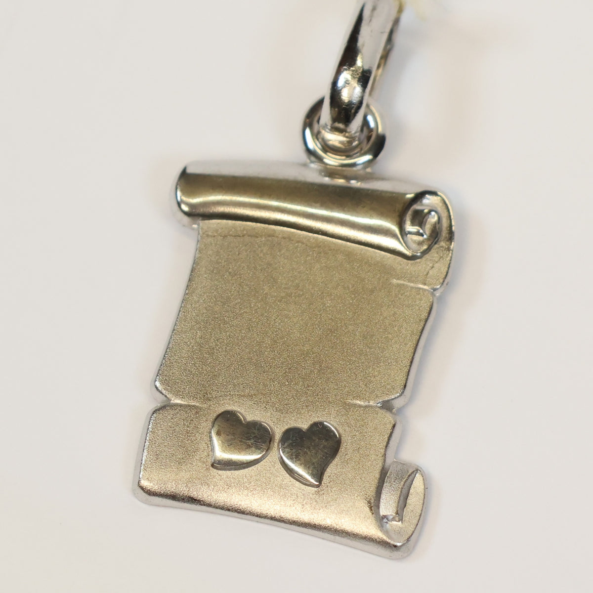Zilveren hanger perkamentplaat met twee hartjes 516201