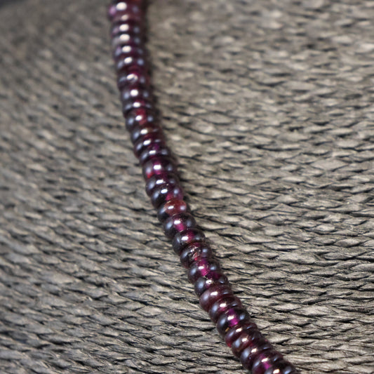 Granaat Halssnoer met zilveren slot