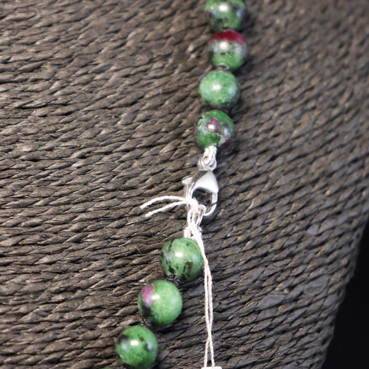 Zoisiet met Robijn Halssnoer met zilveren slot 00655325