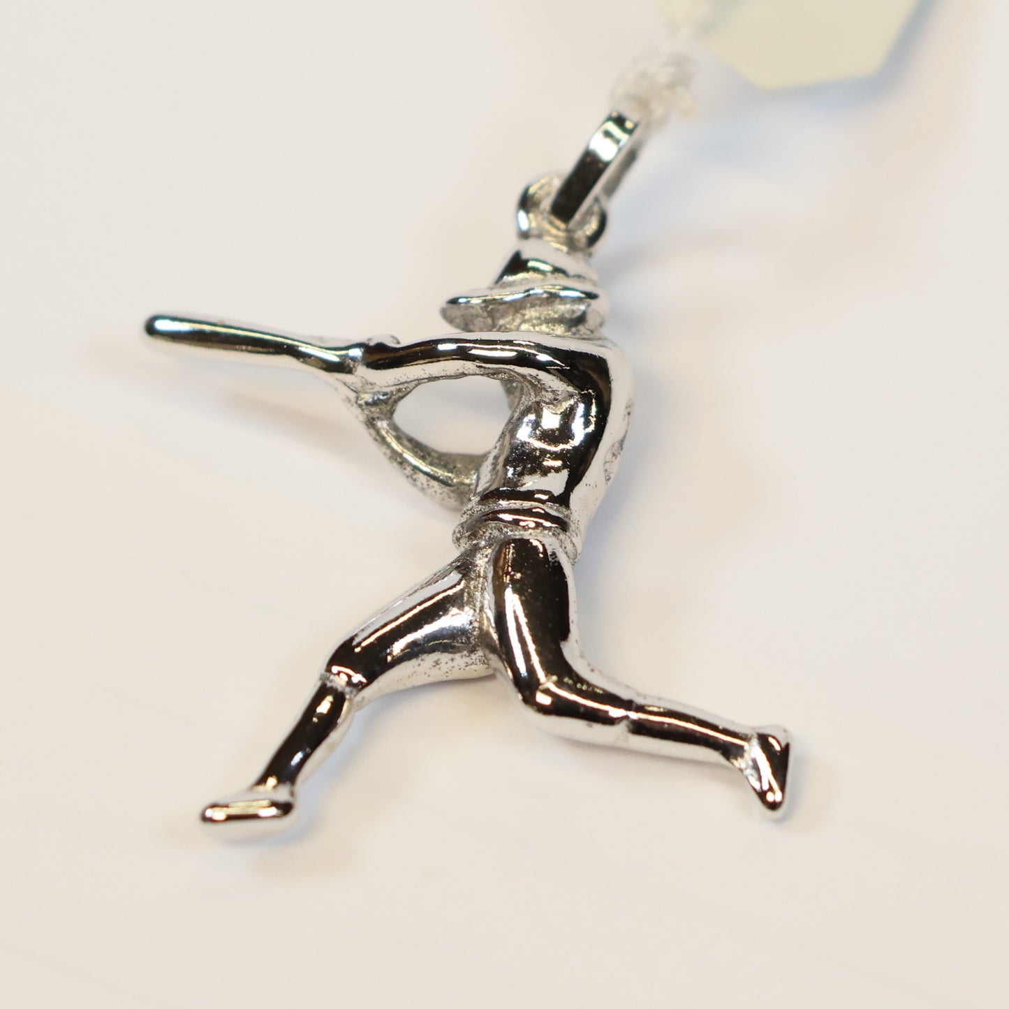 Zilveren baseball speler hangertje