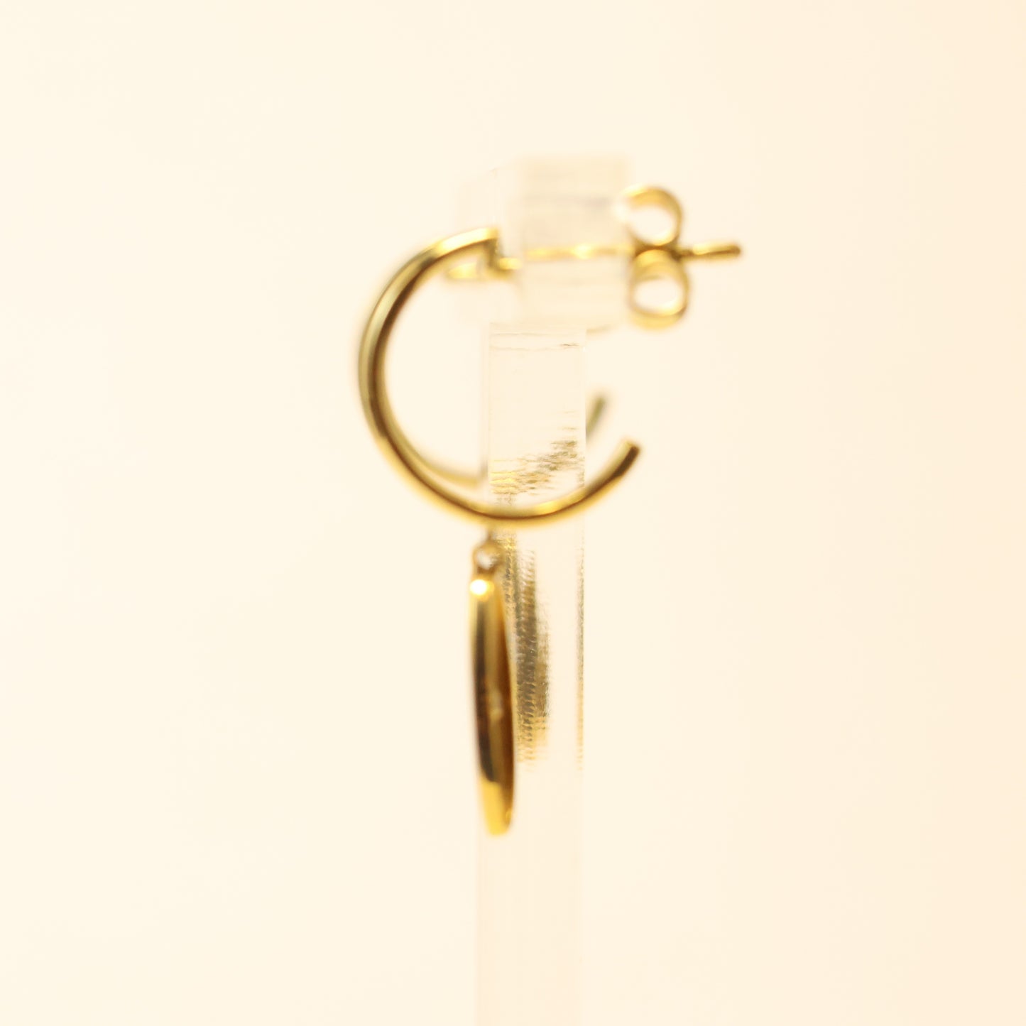 18KT gouden open creolen met briljant ster hanger 064784A