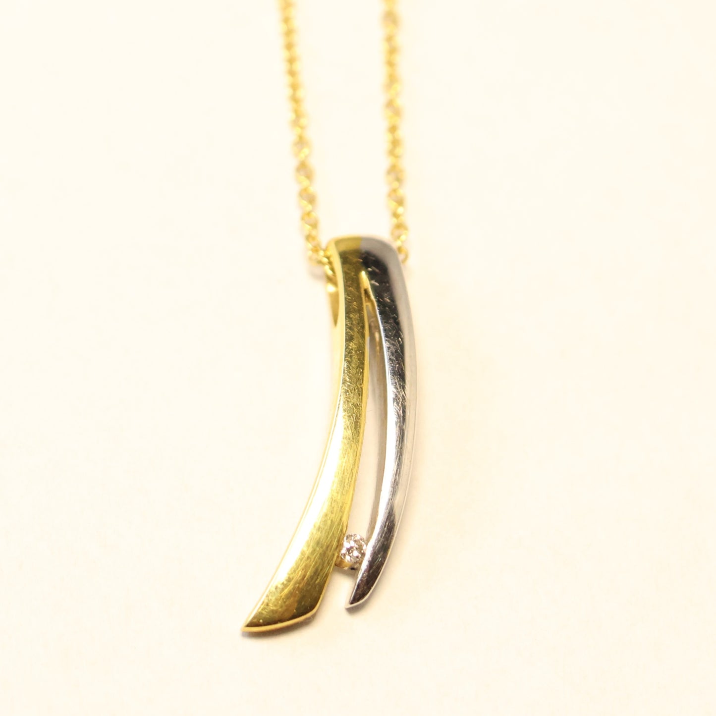 Hanger wit en geel goud met briljant 37410A