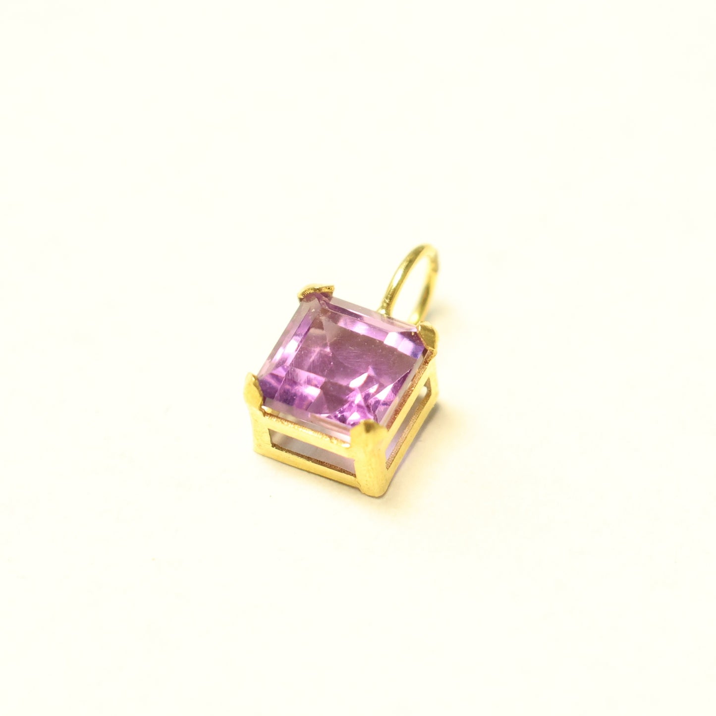 18kt geel gouden vierkante hanger met amethist 066852/B