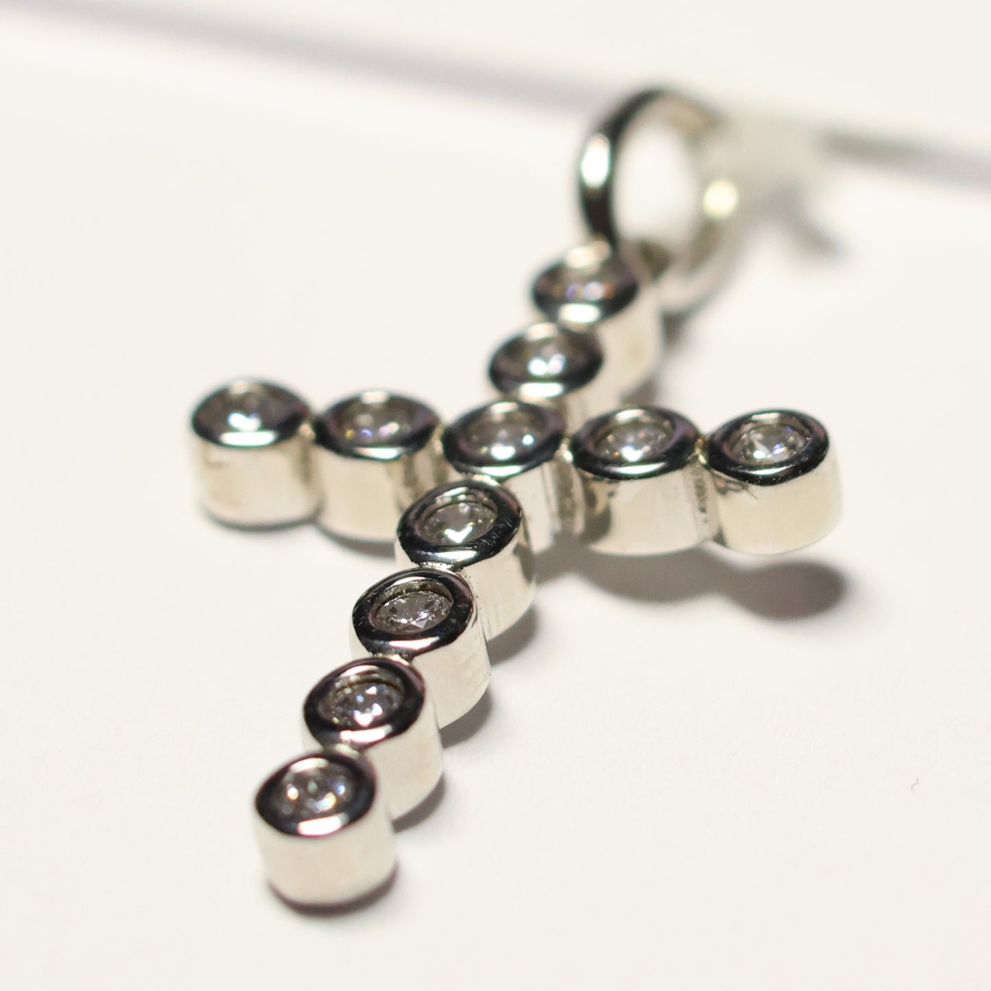 Zilveren klein kruis hanger zirconium 15mm