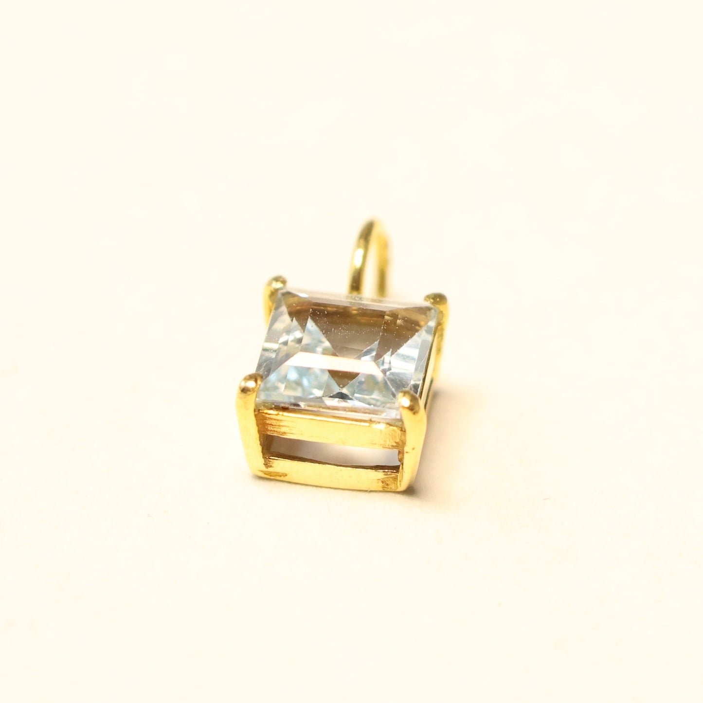 18kt geel gouden vierkante hanger met topaas 066852/T