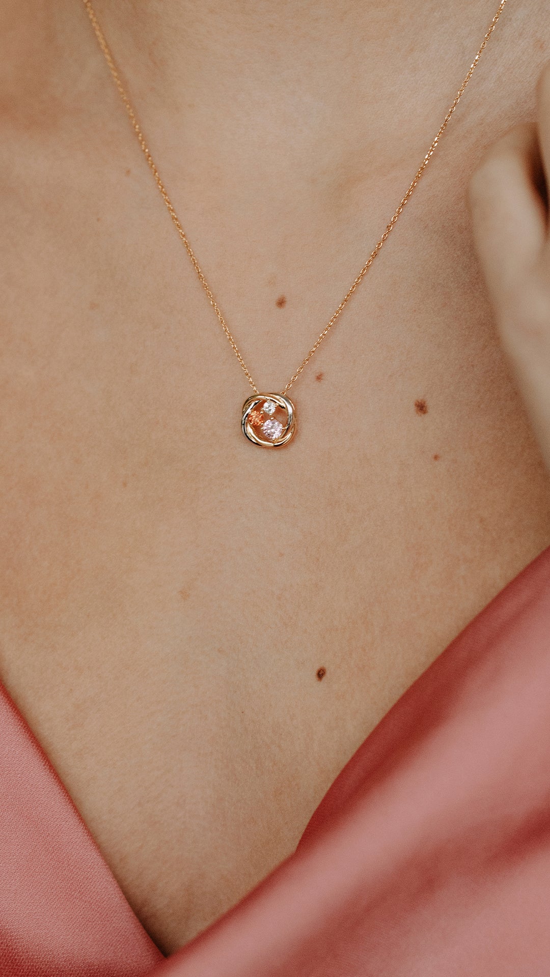 Naiomy Silver vergulde ketting met hanger met kleurstenen N5F58