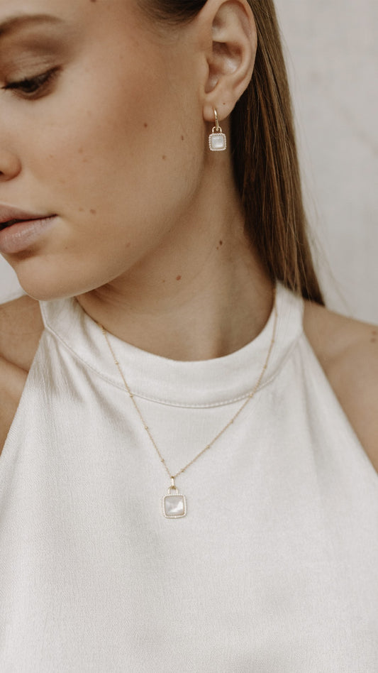 Naiomy Silver vergulde ketting met hanger met parelmoer N5I52