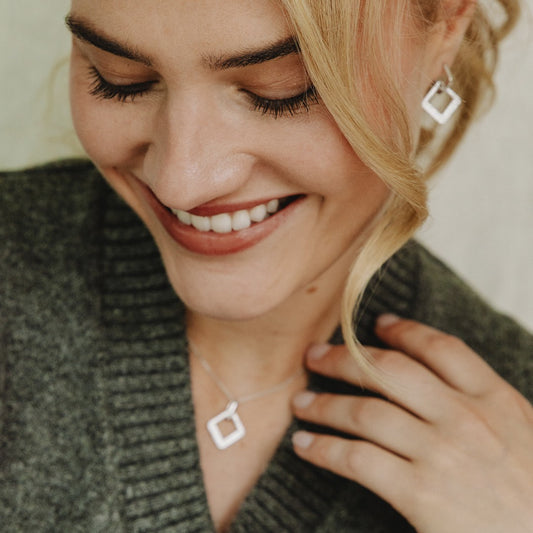 Naiomy zilveren ketting met vierkante hanger N5K64