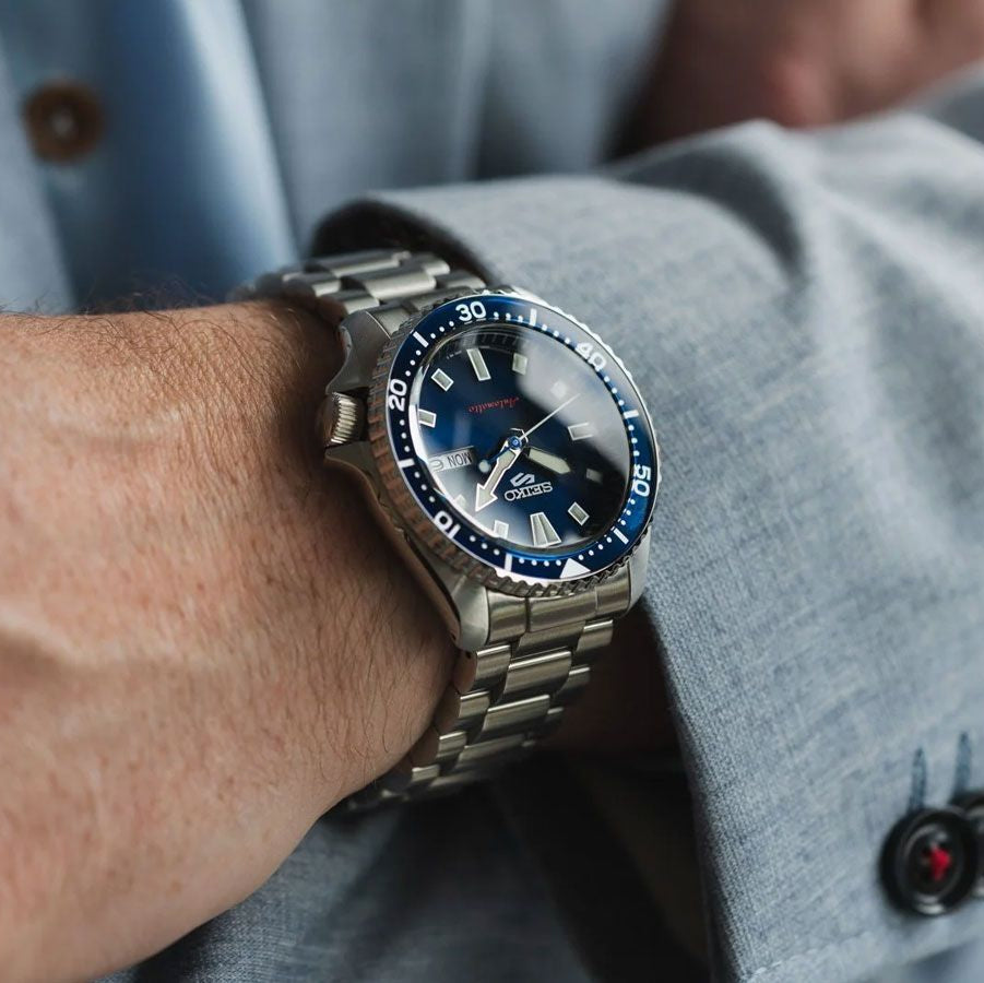 Seiko 5 Sports SRPL83K1 SKX Redux 'Koniro Blue' Horloge Automatisch duikershorloge geïnspireerd op de legendarische SKX399 uit 1998