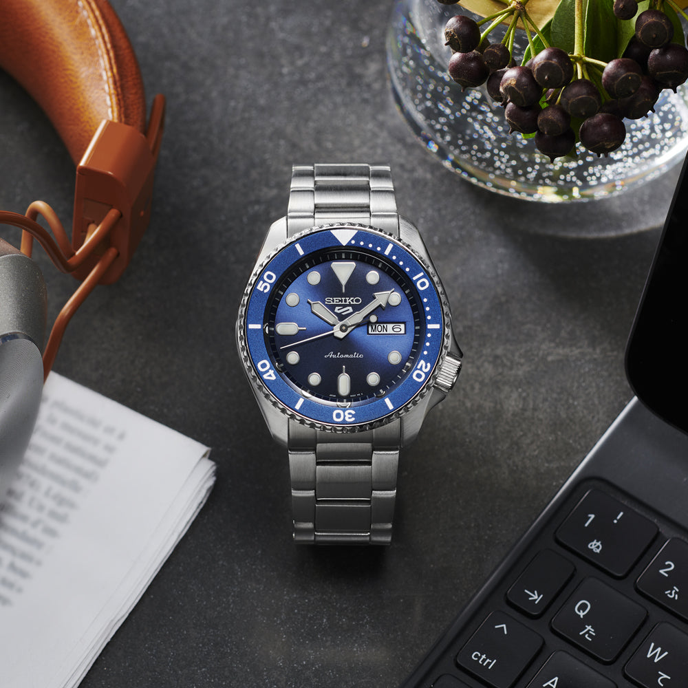 Seiko 5 Sports SRPD51K1 horloge automatic blauwe wijzerplaat datum