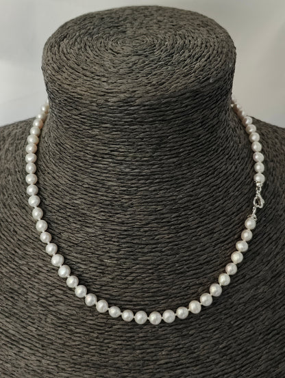 Parelketting 47cm 18 karaat wit gouden hartje slot 6mm zoetwaterparel