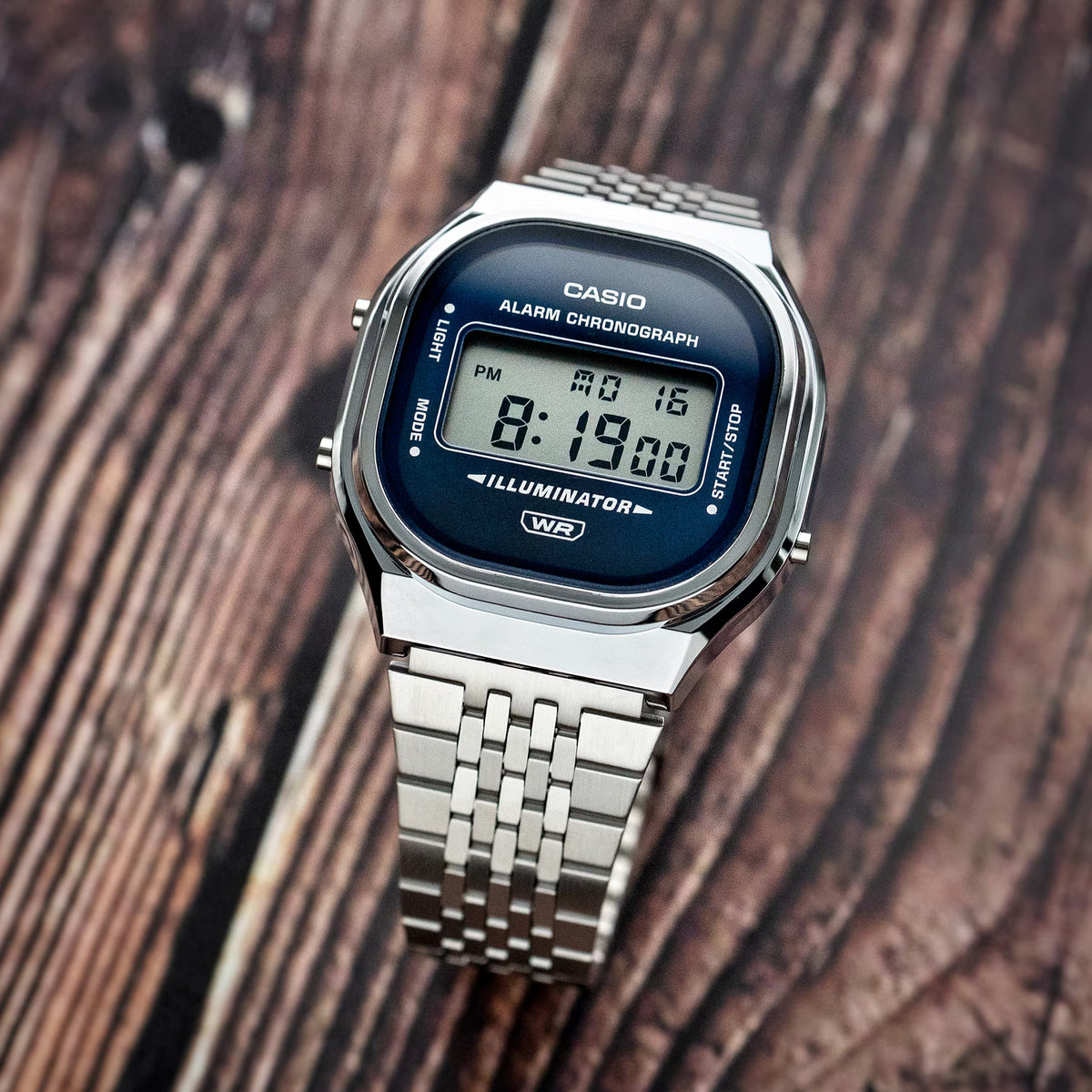 Casio horloge A140WE-2AEF vintage zilver afgeronde blue dial