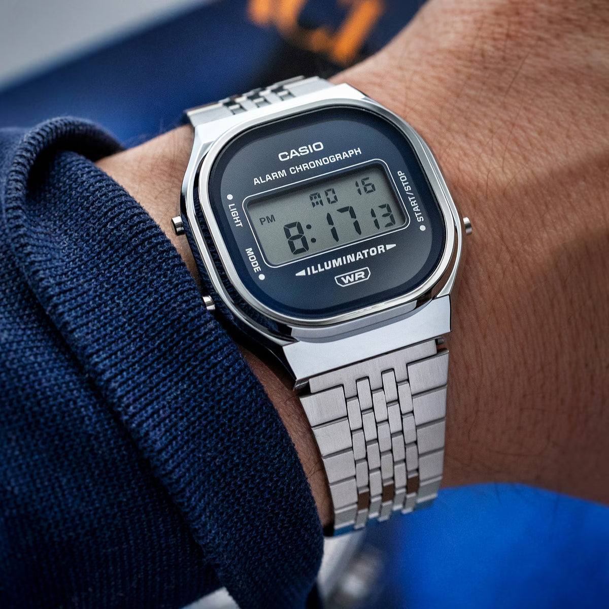 Casio horloge A140WE-2AEF vintage zilver afgeronde blue dial