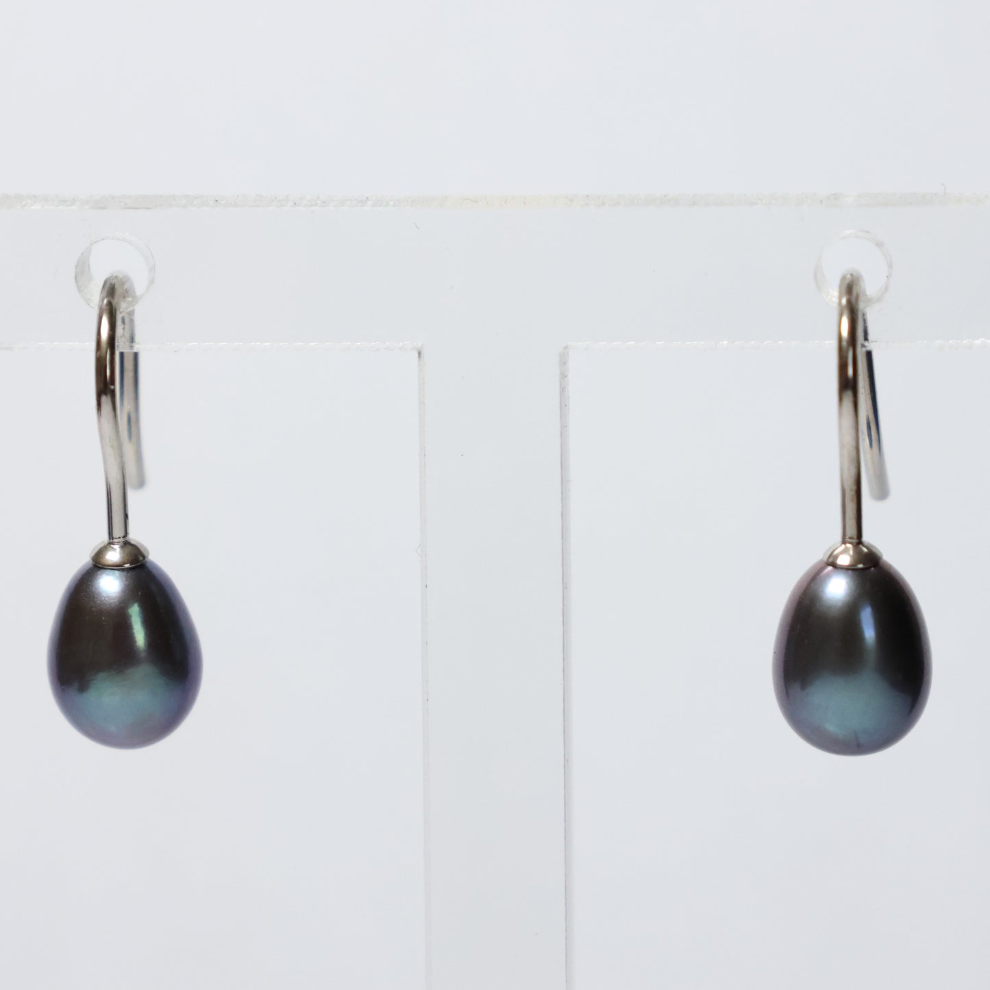 Parel hangoorbellen zilver grijs